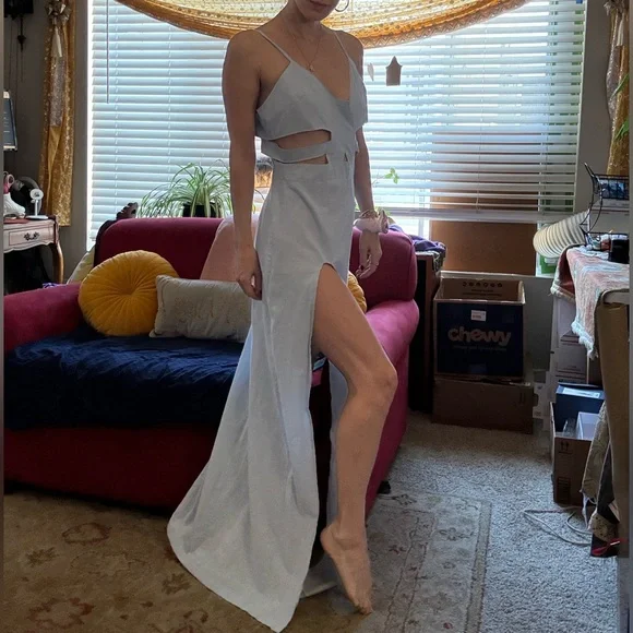 Chic Cut-Out Long Sleeve Dress in Light Blue marked L but better for M - Picture 3 of 16